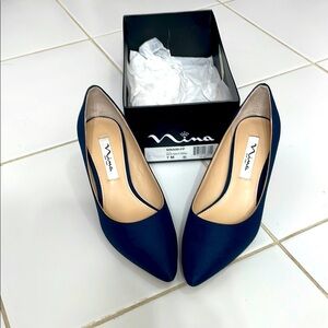 NINA60 Classic Pointed-Toe Pump like new
